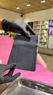 EVITA LA CONTAMINACION CRUZADA ✨
BABEROS PREMIUM NEGROS 

Los baberos desechables son ideales para mantener tu área limpia y profesional durante cada procedimiento.

Perfectos para proteger tus superficies, apoyar tus pigmentos o colocar tus herramientas mientras trabajas.

✔️Absorben líquidos
✔️Mantienen la higiene
✔️Y te ayudan a proyectar una imagen más profesional

✅ Paquete de 20 unidades RD$ 125
✅ Paquete de 100 unidades RD$425. 
✅ Caja de 500 unidades RD$ 1,850

Estamos en la Ave. Mella no.302, esq. 19 de Marzo (al lado de la Sirena) próximo al Barrio Chino, Sto. Dgo. 

🕓Laboramos de lunes a viernes 9am-6pm | Sab. 9am-3pm

 
📞Tienda (809) 475-9655 
📱WhatsApp (809) 258-6325. 
Hacemos envíos 🛵 todo RD. 

#PMU #Micropigmentacion #MaterialesPMU #JCGoldenSupply #DesechablesPMU #EstudioPMU #baberodental