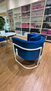 ✨ La primera impresión cuenta… y comienza en tu sala de espera.

Nuestras sillas combinan elegancia, confort y diseño profesional para brindar a tus clientes una experiencia agradable desde el primer momento. 💼🪑

✔️ Diseño moderno y sofisticado
✔️ Máxima comodidad para largas esperas
✔️ Materiales resistentes y duraderos
✔️ Ideal para oficinas, estudios y salones de belleza

📍Visítanos o explora nuestra web y encuentra todo lo que necesitas para crear un estudio que inspire confianza desde el primer momento.

📦 Entrega rápida
📲 WhatsApp 809-258-6325
Contáctanos y equipa tu espacio con la calidad que merece.

✅ TIENDA FÍSICA 
Estamos en la avenida Mella 302 , esquina 19 de Marzo , al lado de la Sirena proximo a la zona colonial  Santo Domingo. RD

WWW.JCGOLDENSUPPLY.COM 

#SalaDeEspera #MobiliarioProfesional #DiseñoElegante #ConfortYEstilo #jcgoldensupply