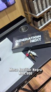 Antes de empezar una sesión, hay algo que hace una gran diferencia: una buena mesa auxiliar 💪

Algunas con ruedas para moverla fácilmente; todas con espacio suficiente para organizar tus materiales y un diseño práctico que puedes llevar donde la necesites. Mantener todo al alcance de la mano te ayuda a trabajar con mayor comodidad, orden y eficiencia en cada tatuaje.

Contáctanos 
📞Tienda (809) 475-9655 
📱WhatsApp (809) 258-6325. 
🕓Lunes a viernes 9am-5:50pm | Sab. 9am-2:50pm 📍Estamos en la Ave. Mella no.302, esq. 19 de Marzo (al lado de la Sirena) próximo al Barrio Chino, Sto. Dgo. 

#JCgoldensupply #tattoosupply 
#mesasauxiliares
