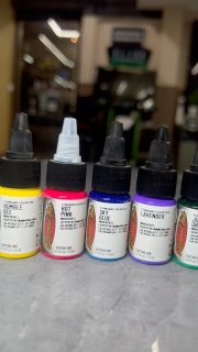 Verdes🟢, rojos🔴, amarillos🟡, azules🔵, negros⚫️ y mucho más. Trabajamos con tintas originales de las mejores marcas para que consigas el tono exacto que necesita cada proyecto.
No improvises con la calidad. Un buen resultado comienza con materiales originales 🔥🔥
Ordena al📱WhatsApp (809) 258-6325.
🕓Lunes a viernes 9am-5:50pm | Sab. 9am-2:50pm
📍Estamos en la Ave. Mella no.302, esq. 19 de Marzo (al lado de la Sirena) próximo al Barrio Chino, Sto. Dgo.
#JCgoldensupply #tattoosupply #inktattoo #worldfamousink #eternalink