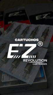 NUEVOS CARTUCHOS ⚡️EZ REVOLUTION⚡️
Cartuchos Linea - RD$1,500
Cartuchos Relleno - RD$1700
⚡
Los cartuchos EZ Revolution están fabricados con agujas de acero quirúrgico, ofrecen un filo consistente para líneas más limpias y un flujo de tinta uniforme durante toda la sesión. 

Su membrana de seguridad evita el retorno de tinta hacia la máquina, mientras que su cuerpo translucido mejora la visibilidad y el control en cada detalle.
•
VISITANOS ! 

📍Tienda fisica 
Estamos ubicados en la avenida Mella no.302 esq. 19 de marzo (al lado de la sirena) proximo al barrio chino, sto sgo. 

Para envios 📦
📲Escribemos al WhatsApp 809-258-6325

✅ Números disponibles 

ROUND LINER 
1203 RL 
1205 RL
1207 RL
1209 RL

CURVED  MAGNUM 
1211 RM
1213 RM
1215 RM

#jcgoldensupply #EZ #tattoo #cartuchos