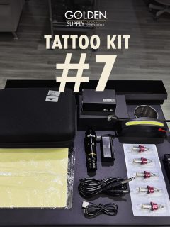 ▪️
🧨TATTOO KIT #7 🧨
💵: RD$5,500

¿Quieres empezar en el mundo del tatuaje? 🔥

Este Kit de Tatuaje tiene todo lo que necesitas y más para dar tus primeros pasos con el equipo adecuado. Calidad, practicidad y todo en un solo paquete para que empieces con confianza.

Incluye;

▪️Blister de cartuchos JC GOLDEN
▪️Lampara led de cabeza Premium
▪️Maletin negro
▪️Maquina Pen Stigma
▪️BATERIA DC
▪️piel sintetica

•
VISITANOS ! 

📍Tienda fisica 
Estamos ubicados en la avenida Mella no.302 esq. 19 de marzo (al lado de la sirena) proximo al barrio chino, sto sgo. 

Para envios 📦
📲Escribemos al WhatsApp 809-258-6325

#jcgoldensupply #kit #tattoo #materialesdetatuaje