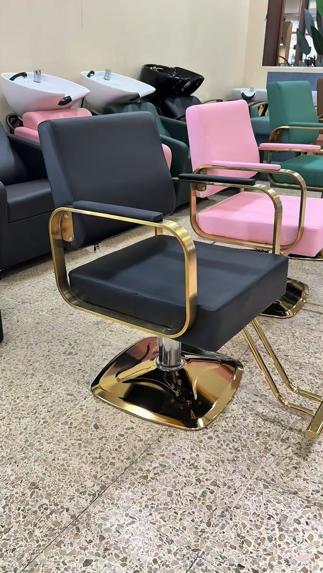 🔥 ¡MODERNIDAD, CALIDAD Y ESTILO 🔥

Dale un toque moderno y elegante a tu salón con nuestros sillones, diseñados para combinar comodidad, calidad y un estilo que marca la diferencia. ✨

🪑 RD$17,500
🎨 ¡Disponibles en 4 colores!
💎 Diseño moderno y calidad para tu negocio.

¡Renueva tu espacio y eleva la imagen de tu salón sin gastar de más!

📲 809-258-6325 WhatsApp y pide el tuyo hoy. ¡No dejes pasar esta oportunidad 

📍 JC GOLDEN SUPPLY — Calidad y estilo para profesionales.

WWW.JCGOLDENSUPPLY.COM 

✅ TIENDA FÍSICA 
Estamos en la avenida Mella 302 , esquina 19 de Marzo , al lado de la Sirena proximo a la zona colonial y al barrio Chino.  Santo Domingo. DN 🇩🇴

#JCGoldenSupply #SillonesDeBelleza #MobiliarioDeSalón #OfertasRD #SalonesDeBelleza
