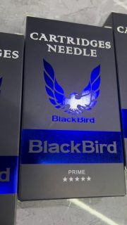 .
CARTUCHOS BLACKBIRD 🐦‍⬛⭐️
Caja de 20 unidades | RD$750

Cada cartucho blackbird está hecho de acero inoxidable y plástico de grado médico, con un agarre ergonómico y con puntas de aguja afiladas, lo que hace que el proceso del tatuaje sea más suave y preciso.
•
Ordena ya!!! 
WWW.JCGOLDENSUPPLY.COM 
También por WhatsApp 809-258-6325 
•
Tienda física 🏛️ 
Estamos en la avenida Mella N. 302 , esquina 19 de Marzo , al lado de la Sirena proximo a la zona colonial.  SANTO DOMINGO R.D 🇩🇴 

 #jcgoldensupply #cartuchosblackbird #materialesparatatuar